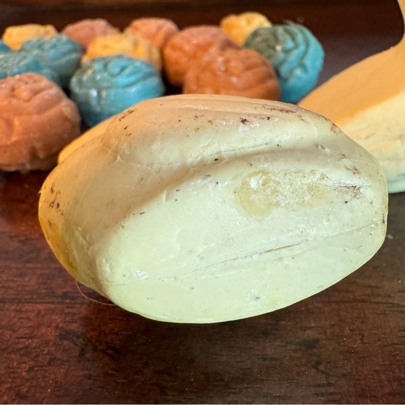 VINTAGE DUCK AND FLOWER SHAPES SOAP  - LOT OF 17 - Picture 5 of 6